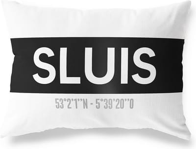 Tuinkussen SLUIS - ZEELAND met coördinaten - Buitenkussen - Bootkussen - Weerbestendig - Jouw Plaats - Studio216 - Modern - Zwart-Wit - 50x30cm