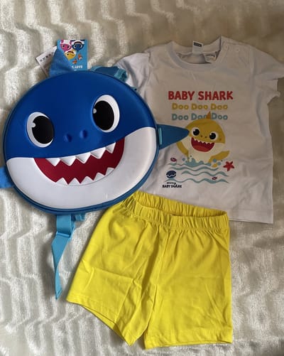 Baby Shark pinkfong tas en T-shirt & short nieuw