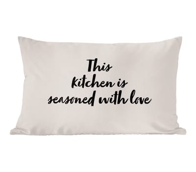 Sierkussens - Kussentjes Woonkamer - 60x40 cm - Quotes - Koken - Spreuken - This kitchen is seasoned with love - Liefde