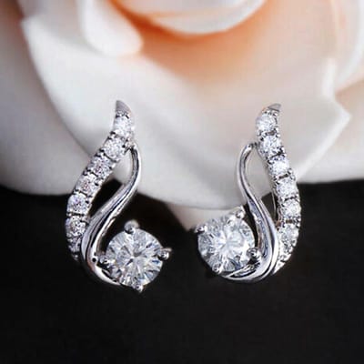POMOiii Chique Vrouwelijke Oorknopjes Partysu Stijl Glanzende Zirconia Vrouwen Oorbel Delicate Jubileumcadeau Sieraden