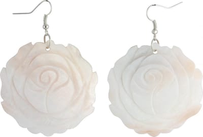 Behave - Oorbellen - hanger 5cm lengte bewerkt met een bloemvormige schelp