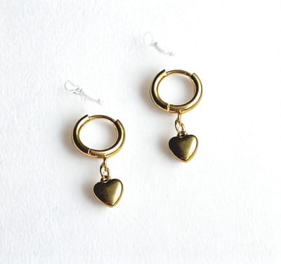 Dainty hartjes oorbellen - Stainless Steel - Kleine oorringen met hartje hanger - goudkleurig -