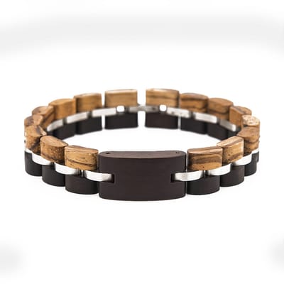 Armband - Donker bruine Sandalwood met zebrano hout - 21.5 cm - RVS tussenschakels zilverkleurig. Het combinatie van 2 soort duurzame hout in één prachtig armband is esthetisch aantrekkelijk, waardoor je jarenlang van dit sieraad kunt genieten.