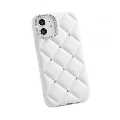Wit gewatteerd telefoon hoesje geschikt voor iPhone 12 – dames – premium backcover case met rhinestone details en vierkant camera frame