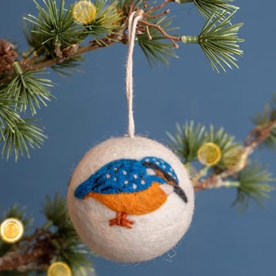 Hanger Vilt Fairtrade - Ijsvogel Blauw/Oranjebruin - Bal Cremekleurig - 8cm - Homedeco
