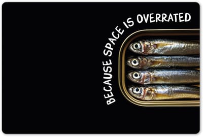 Placemats 45x30 cm - Placemat kunststof - 1 stuk - Sardines - Tekst - Vis - Blik - Borden onderleggers - Decoratie voor op tafel - Keuken tafeldecoratie accessoires - Vinyl onderlegger - Tafelversiering