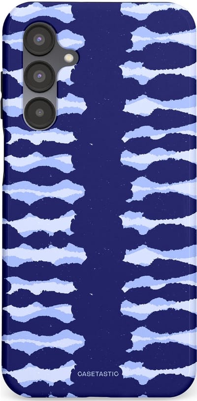 Casetastic Hoesje Geschikt voor Samsung A16 - Stijlvolle Beschermende Duo-layer Case - Golven in blauw