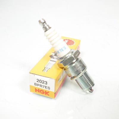 Bougie d'allumage NGK pour Auto BPR7ES / 2023 / Par 10 Neuf