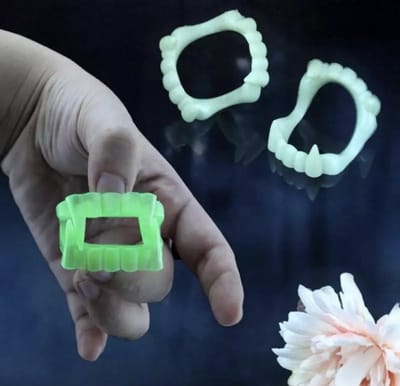 Glow in the dark vampiergebit - vampiergebit - nepgebit - dracula gebit - halloween - horror - gebit vampier - tanden - glow in the dark - halloween feest - kostuum - vampier - accessoires