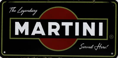 Wandbord - The Legendary Martini Served Here