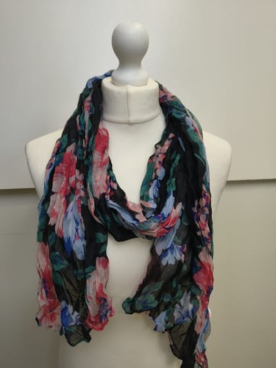 Lange dames sjaal Amber-gebloemd motief-zwart groen blauw wit roze koningsblauw