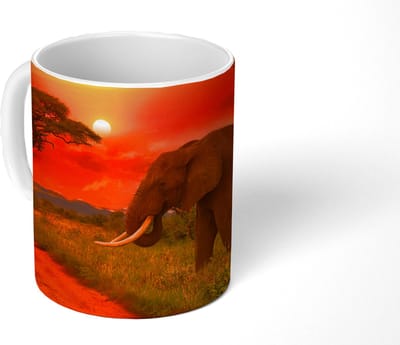 Mok - Koffiemok - Olifant - Zonsondergang - Oranje - Savanne - Dieren - Mokken - 350 ML - Beker - Koffiemokken - Theemok
