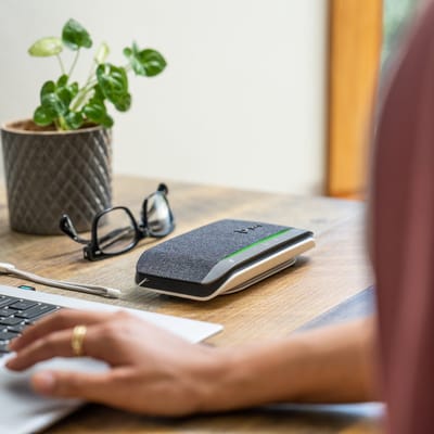HP Poly Sync 20-M Speakerphone – Draagbare Conference Speaker – Bluetooth & USB-C/USB-A – Gecertificeerd voor Microsoft Teams – 20 uur batterij – Zwart