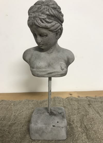Countryfield - ornament Vrouw Roman - buste op voet