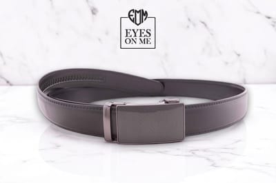 Zwarte 150 cm lange lederen riem zonder gaatjes met automatische gesp voor heren met een maatje meer ( Model N204 )
