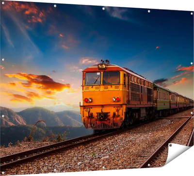 Gards Tuinposter Trein tussen de Bergen in Thailand - 160x120 cm - Tuindoek - Tuindecoratie - Wanddecoratie buiten - Tuinschilderij