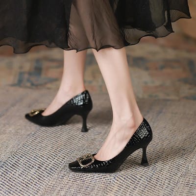 Schoenen met vierkante neus en stilettohak Dames Herfst Nieuw Koreaanse versie van schoenen met metalen vierkante gesp Dames Schoenen met hoge hak 40 beige