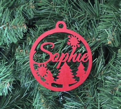 Gepersonaliseerde houten kerstbal met uw eigen naam - December - Cadeautip - Kerstboom - Rood