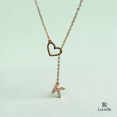 Leerella Goudkleurige | K | Initial Ketting met Hart en Letter Hanger – Gepersonaliseerde RVS Ketting met Zirconia Steentjes – 60 cm Collier