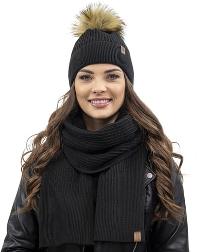 Vivisence Dames Winter Muts En Sjaal Set - Zachte Acryl Met Kunstbont Pompon En Goed Aansluitende Muts - Warm En Comfortabel Zonder Statisch Haar - Sjaal 174 X 40 Cm Voor Elegante En Sportieve Sets - Zwart