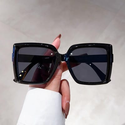 Premium Designer Oversized Zonnebrillen Voor Vrouwen Voor Voor Mannen Retro Stijl Stijlvolle Zonnescherm Brillen Trendy Punk Groot Vormig Montuur Dubbele Kleur Tinten gray
