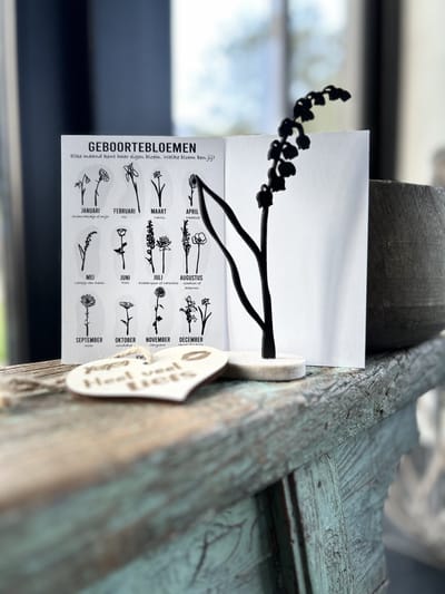Creaties van Hier - Geboortebloem met houten hartje - Lelietje van dalen - Mei - Zwart MDF - Hout