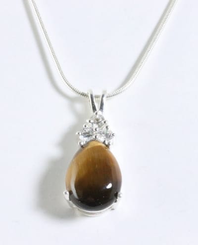 Zilveren hanger met tijgeroog en witte topaas aan ketting