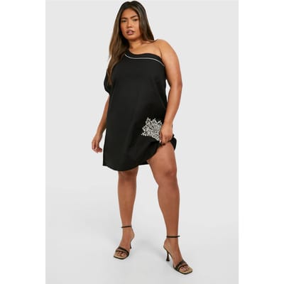 boohoo Dames Plus geweven borduurdetail een-schouder mini-jurk | Zwart | Maat: 50