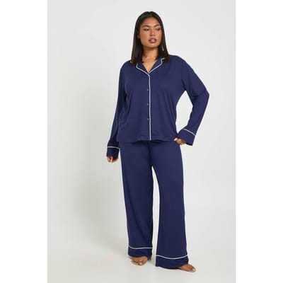 boohoo Dames Plus Jersey Pyjamaset Met Pijpdetail Lange Mouw & Broek | Marineblauw | Maat: 44