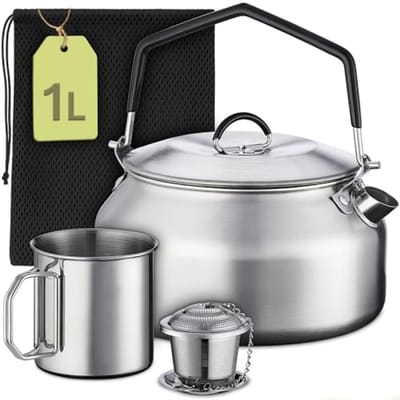 Camping Waterkoker Set 1L Roestvrij Staal – Waterkoker, Beker, Theefilter & Tas – Stapelbaar – Hittebestendige Siliconen Greep – Voor Inductie, Gas & Open Vuur – Vaatwasmachinebestendig