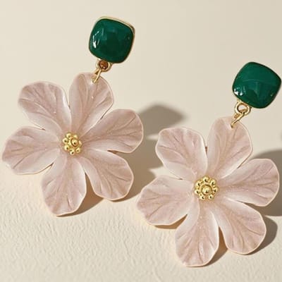 Boucles d'oreilles fleur blanche pour femmes, Boucles d'oreilles haut de gamme design de niche, Boucles d'oreilles polyvalentes au tempérament frais blanc