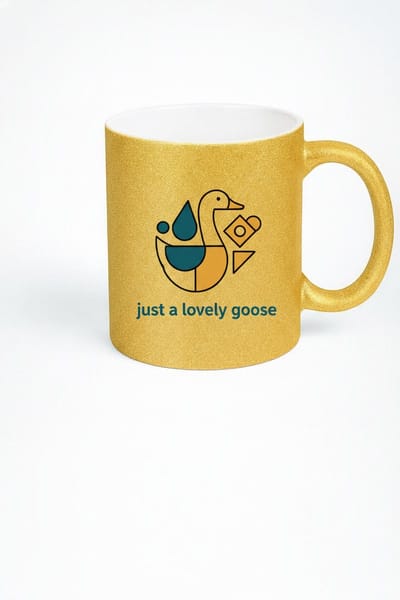 Gouden Glitter Mok met Gans Design - 'Just a Lovely Goose' - Uniek en Sprankelend Cadeau