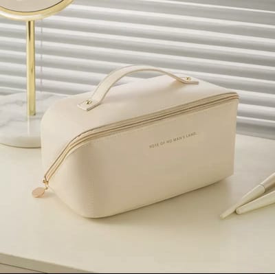 Luxe Make-up Tas Beige + Beauty Blender Spons - Toilettas - Reistas - Tas Voor Toilet Artikelen - Beauty case - Cosmetica tas - Handige Make-up Tas - Make-up Organizer - Skincare Organizer - Reis Toilettas - Multifunctionele Make-up Tasje - Case Tool