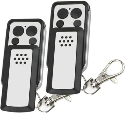 Een set van twee toegangscontrole-afstandsbedieningen, frequentie 433,92 MHz – geschikt voor Avidsen- en Extel-systemen – inclusief 3V CR2-batterijen – kan tot 10 apparaten bedienen.