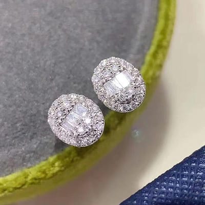 Huitan Boucles d'oreilles à clous ovales chics pour femmes Pierre de cristal brillante Zircone cubique Mode Polyvalentes Bijoux de piercing d'oreille pour filles gray