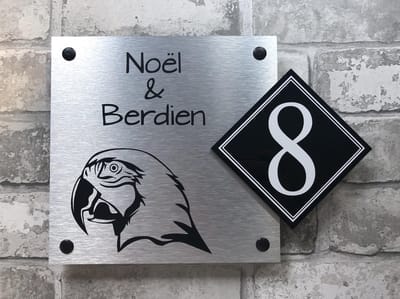 Naambordje / huisnummer voordeur met een ARA