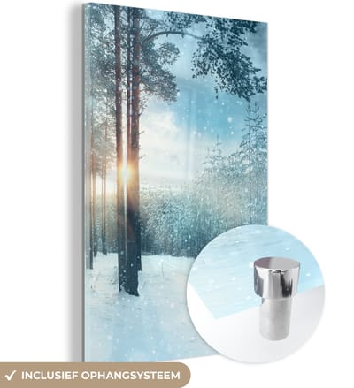MuchoWow® Glasschilderij 120x180 cm - Schilderij acrylglas - Winter - Zon - Sneeuw - Bos - Foto op glas - Schilderijen