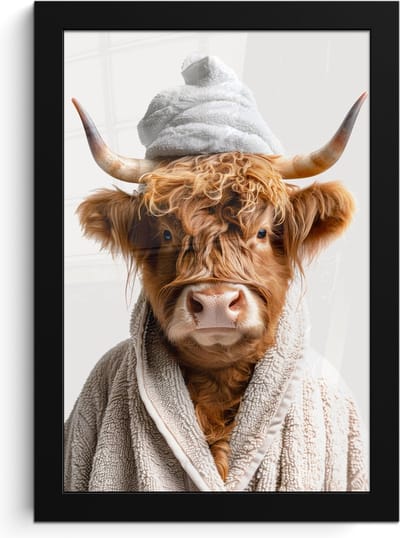 Poster in lijst - Fotolijst 20x30 cm - Posters - Schotse hooglander - Badjas - Koe - Dieren - Posterlijst zwart - Wanddecoratie badkamer - Muurdecoratie WC - Decoratieve accessoires - Toilet muur decoratie
