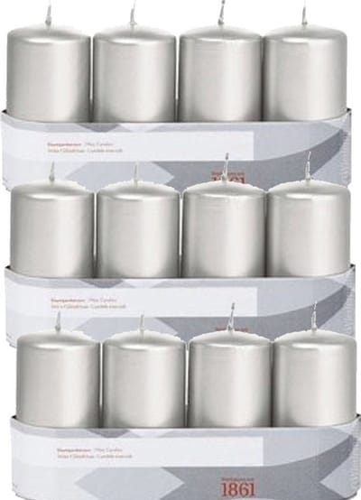 12x Zilveren cilinderkaarsen/stompkaarsen 5 x 10 cm 18 branduren - Geurloze zilverkleurige kaarsen - Woondecoraties