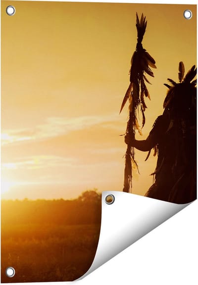 Gards Tuinposter Indiaan met een Speer bij Zonsondergang - 40x50 cm - Tuindoek - Tuindecoratie - Wanddecoratie buiten - Tuinschilderij