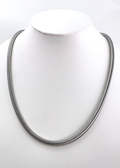Halsketting - RVS - Ronde - Slangenketting - zilverkleur - L 45 cm - D 4.2mm - prachtige te combineren met of zonder hanger - Vrouw.
