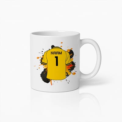 Personaliseerbare Voetbalshirt Mok - Eigen Naam en Nummer - Uniek Cadeau Voor Voetbalfans