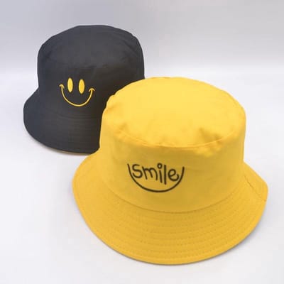 CHPN - Bucket Hat - "Reversible hat - Bucket - Vissershoedje - Smile - Smiley - One Size - Geel & Zwart - Hippe hoed - Festivalhoedje - Feesthoed - Cadeau