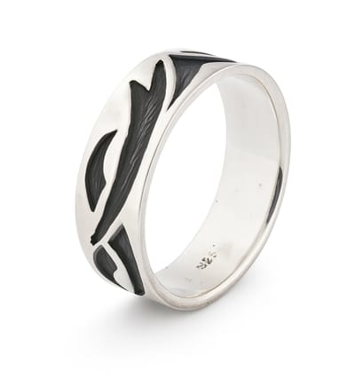Zilveren herenring - zwarte tribal print - 8mm breed - maat 23