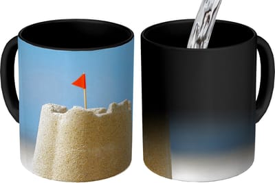 Magische Mok - Foto op Warmte Mokken - Koffiemok - Zandkasteel - Strand - Schelpen - Zomer - Magic Mok - Beker - 350 ML - Theemok