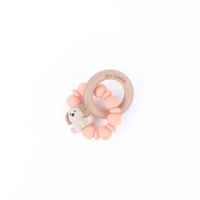 Il Bambini - Houten ringrammelaar - houten bijtring met siliconen kralen - kraamcadeau - pasteloranje met hond