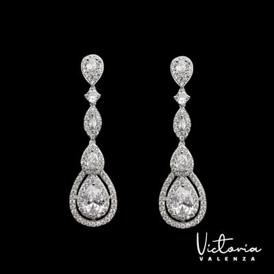 Victoria Valenza Monte Carlo Luxe Oorbellen Dames Messing Oorhangers Dames Oorringen - Witte Steen - Kleur Zilver - 1 Paar