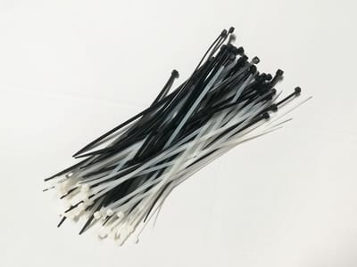 Kortpack - Kabelbinders/tyraps - Wit en zwart - 300mm x 4.8mm - 2x 50 stuks per kleur - Handige set - (099.1285)