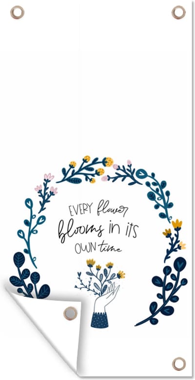 Schuttingposter Quotes - Spreuken - Every flower blooms in its own time - 100x200 cm - Tuindoek