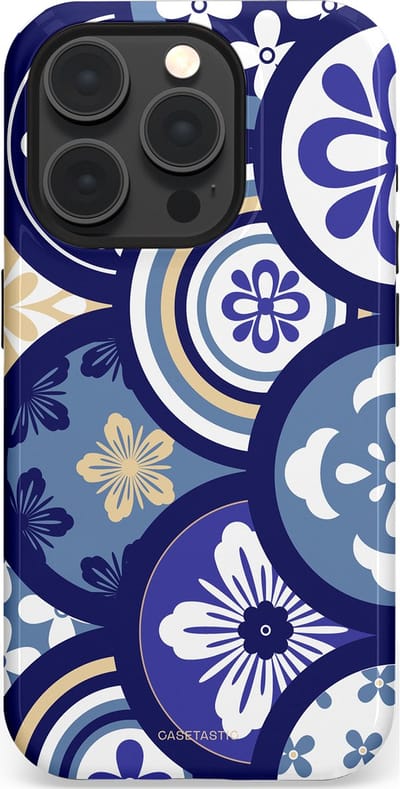 Casetastic Hoesje Geschikt voor Apple iPhone 15 Pro Magsafe - Stijlvolle Beschermende Duo-layer Case - Blauwe bloemen Talavera Maiolica Patroon